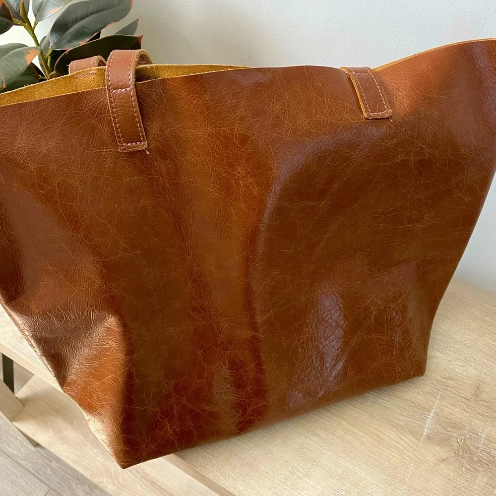 Handcrafted leather tote. - Picture 5 of 5